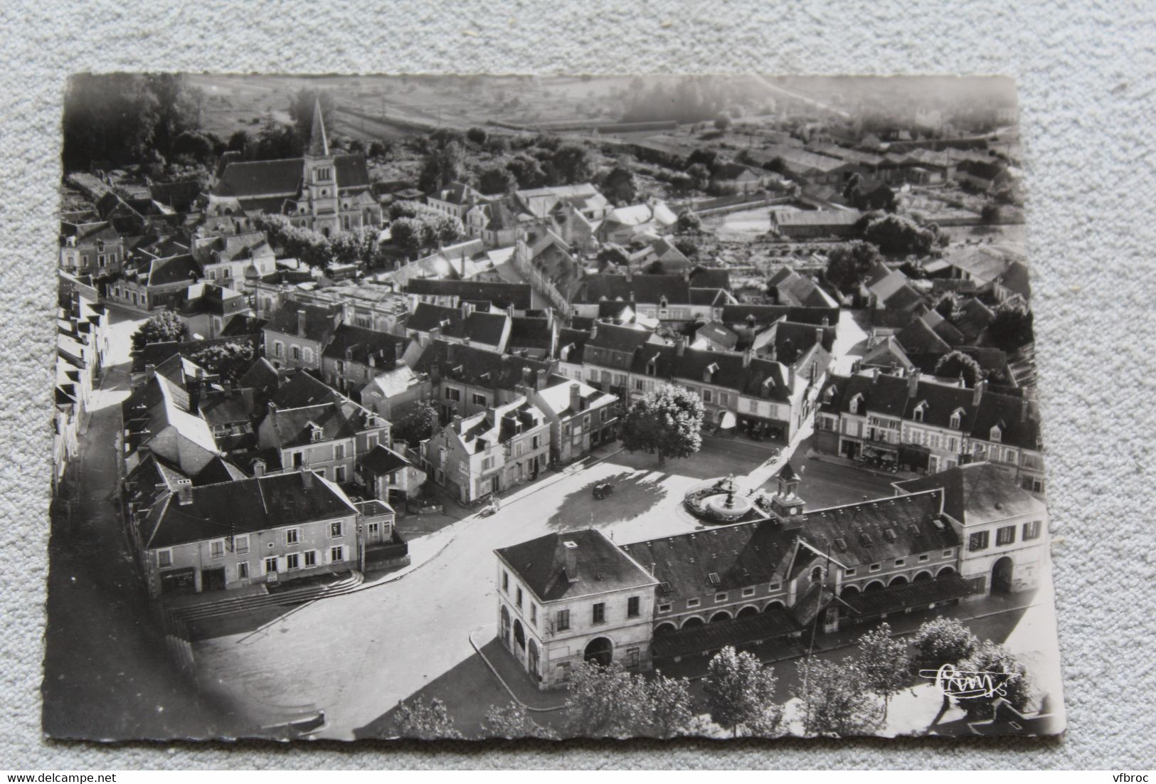 Cpm 1953, Contres, vue aérienne, place de la Halle, Loir et Cher 41