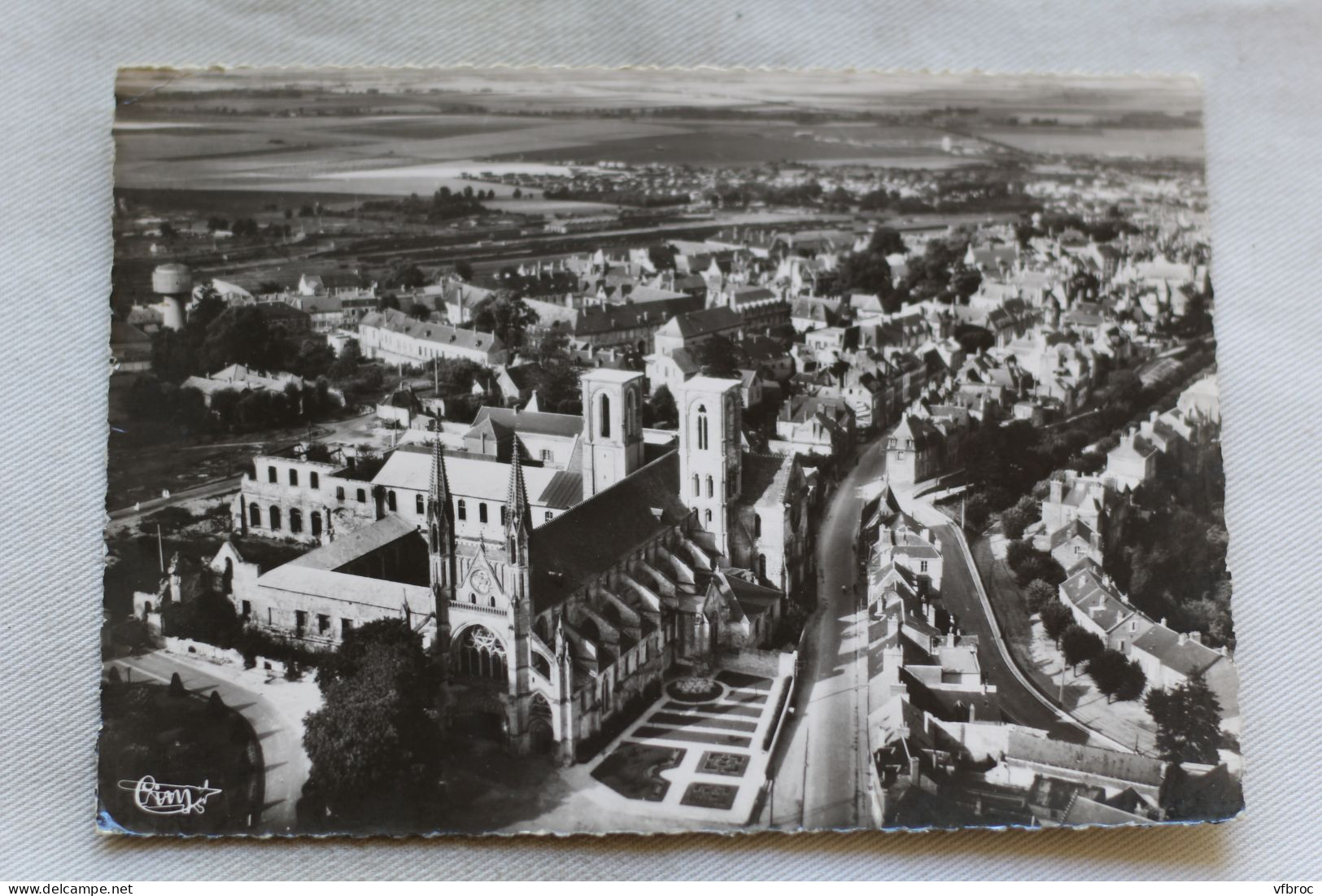 Cpm 1957, Laon, vue aérienne, l'église saint Marin, Aisne 02