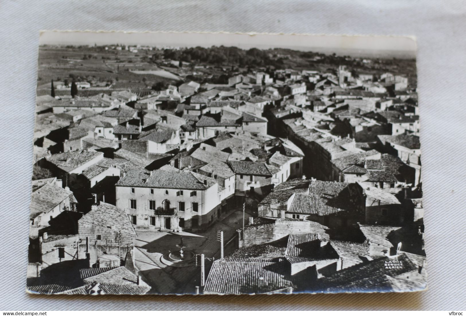 Cpm 1958, Aigues Vives, place du Griffe, Gard 30