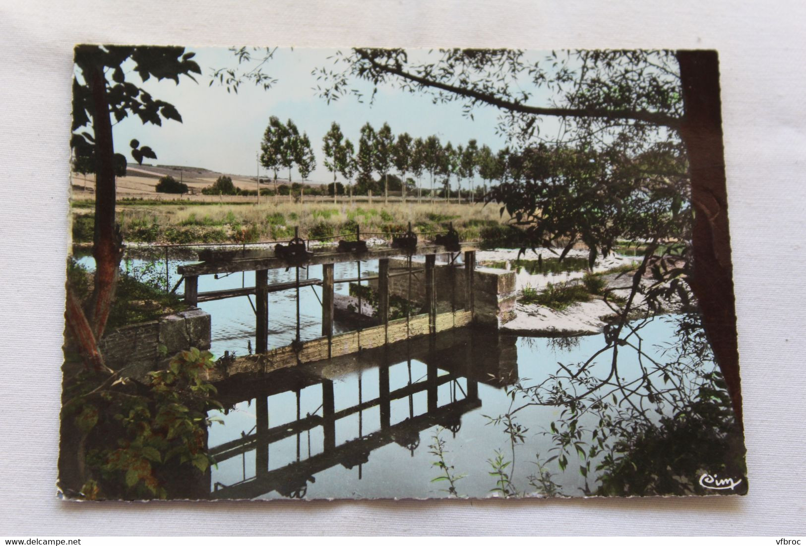 Cpm 1966, Chablis, vue sur le Serein, Yonne 89