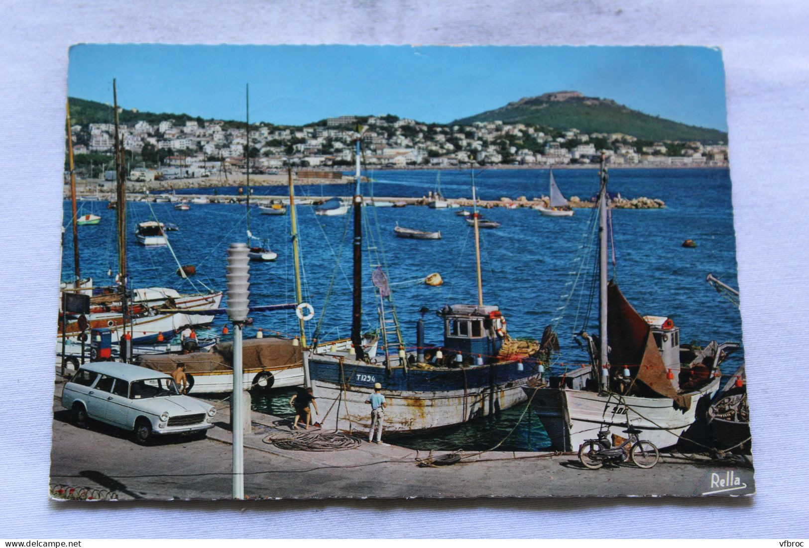 Cpm 1967, Sanary sur mer, le port, au fond Six Fours, Var 83