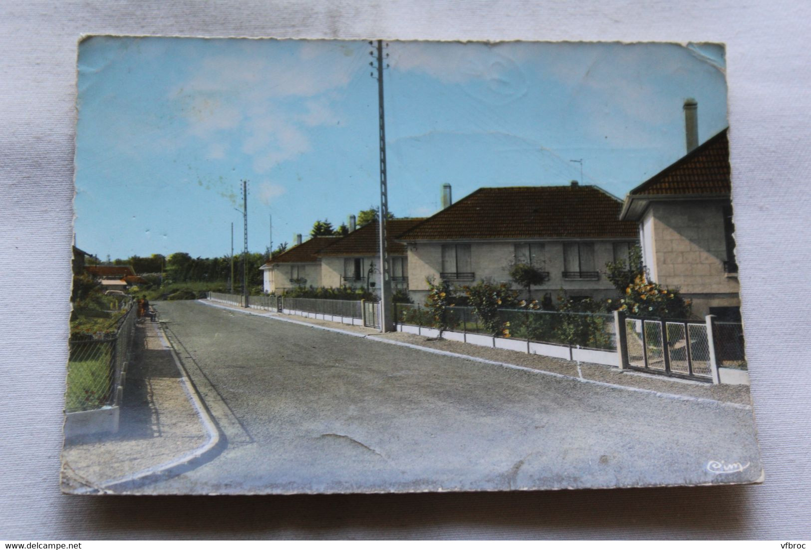 Cpm 1970, Marines, rue Henri Dunant, Val d'Oise 95