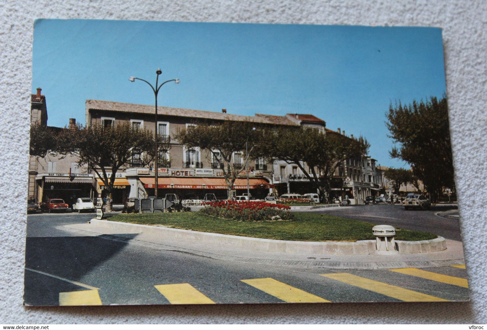 Cpm 1972, Carpentras, centre ville, Vaucluse 84