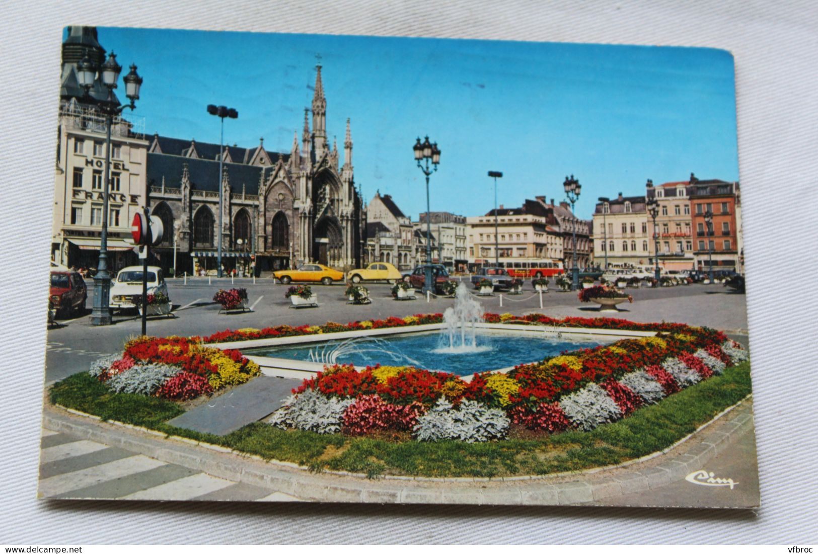 Cpm 1978, Roubaix, grand' place de Roubaix, église saint Martin, Nord 59