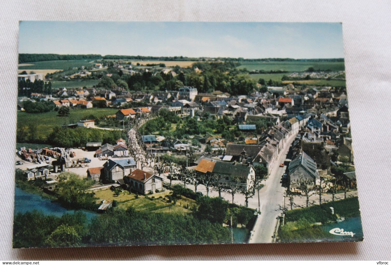 Cpm 1983, Charny, vue générale aérienne, Yonne 89