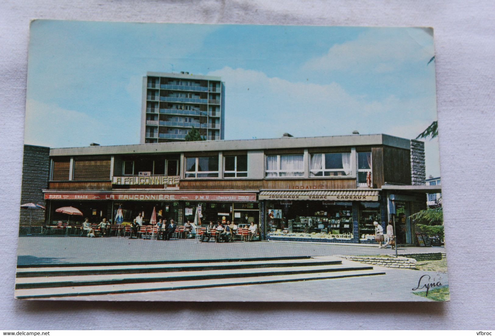 Cpm 1984, Gonesse, centre commercial la Fauconnière, Val d'Oise 95