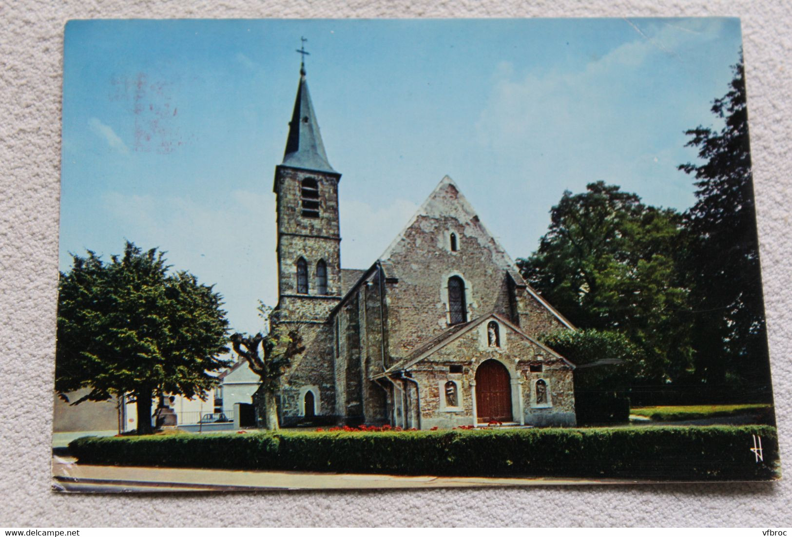 Cpm 1986, le Mesnil saint Denis, l'église du XIIIème siècle, Yvelines 78