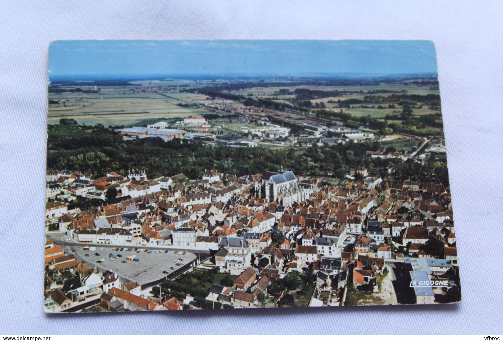 Cpm 1987, vue aérienne sur Saint Florentin, Yonne 89