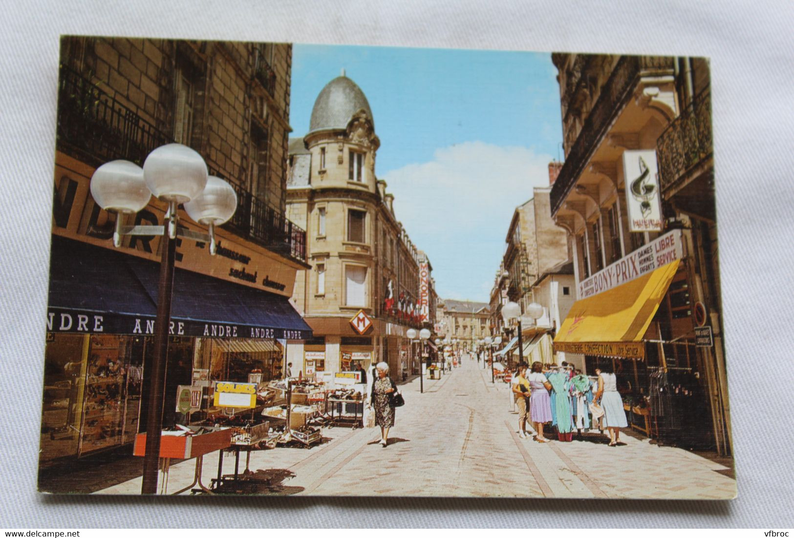 Cpm 1991, Brive la Gaillarde, rue de l'hôtel de ville, Corrèze 19