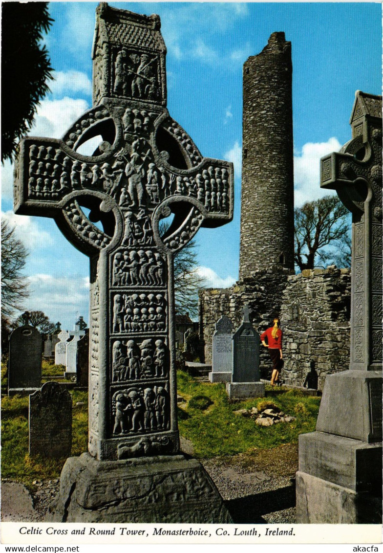 CPM AK Louth Celtic Cross and Round Tower IRELAND (1440957)