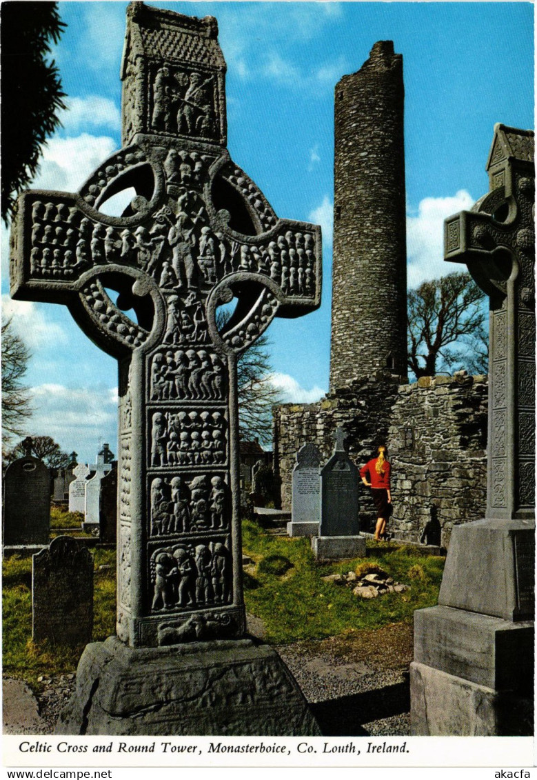 CPM AK Louth Celtic Cross and Round Tower IRELAND (1440963)