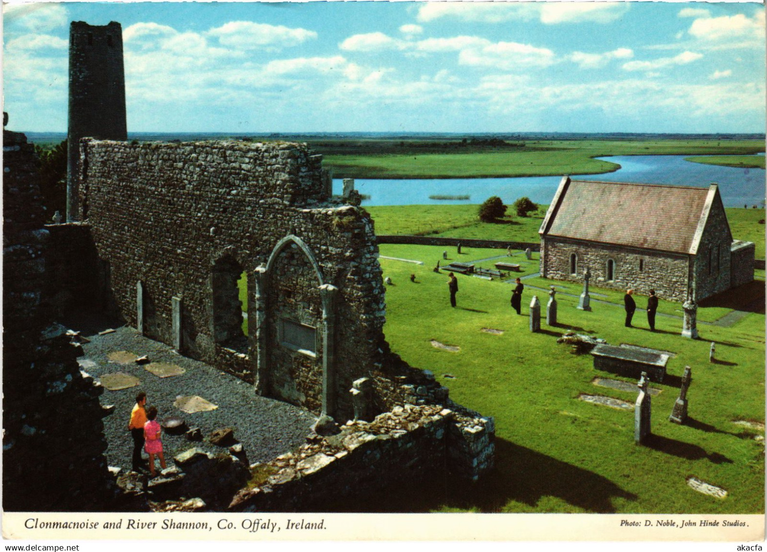 CPM AK Offaly Clonmacnoise and River Shannon IRELAND (1441235)