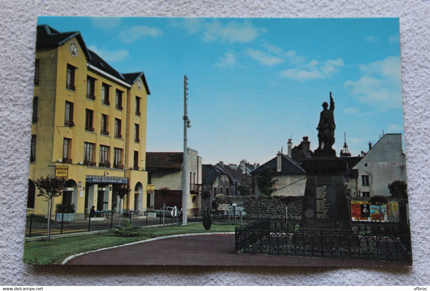 Cpm, Allanche, le monument aux morts, Cantal 15