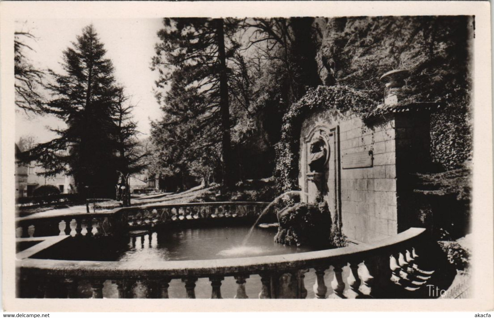 CPM Brantome- Fontaine de Medicis,Buste de Brantome FRANCE (1073131)