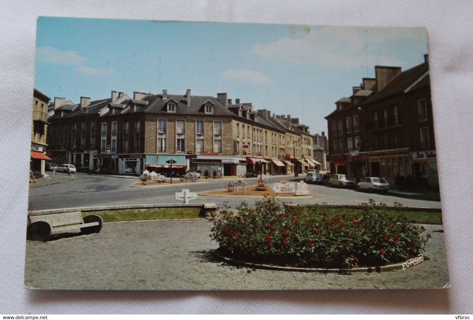 Cpm, Carignan, le rond point, Ardennes 08