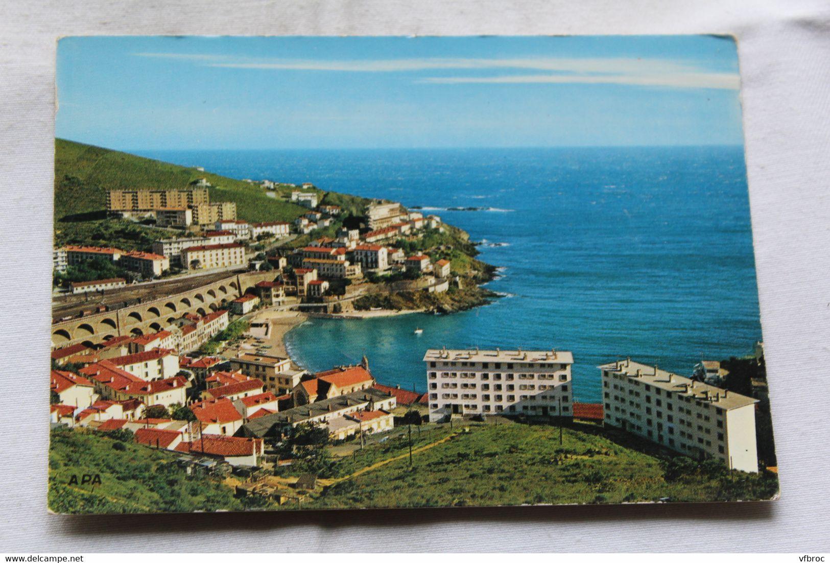 Cpm, Cerbere, vue panoramique sur la rade, la plage et la ville, Pyrénées orientales 66