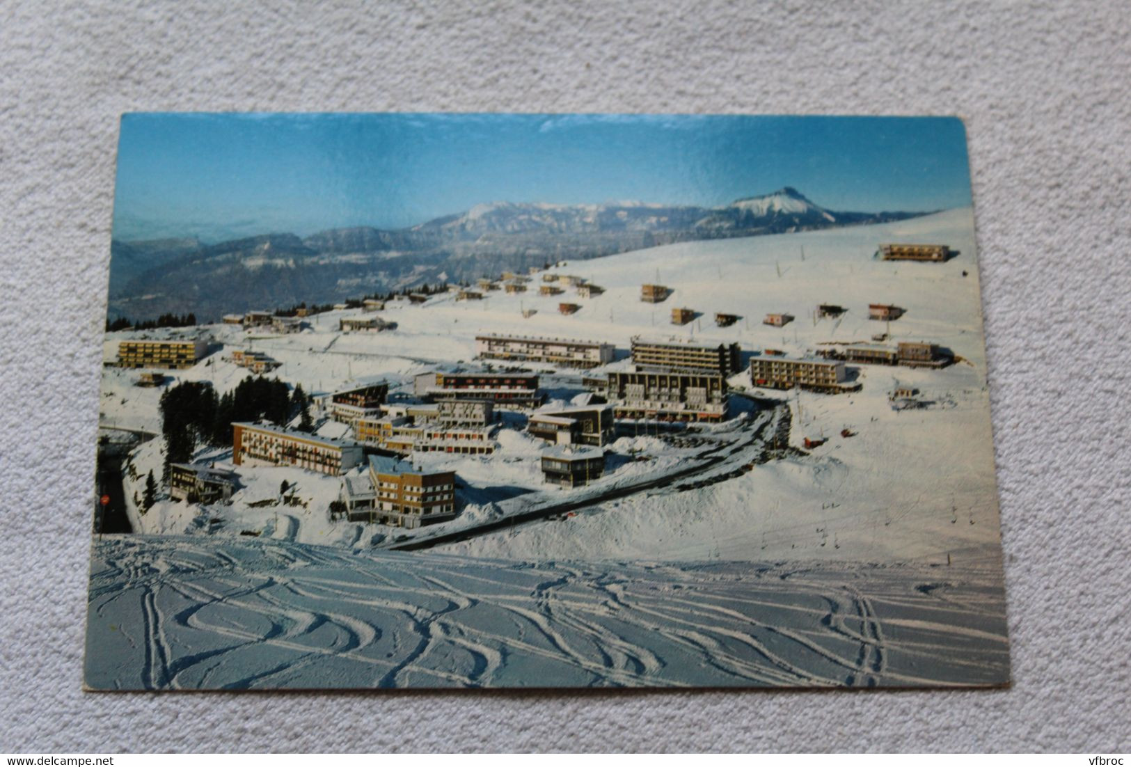 Cpm, Chamrousse, vue générale, au fond massif de la Chartreuse, Isère