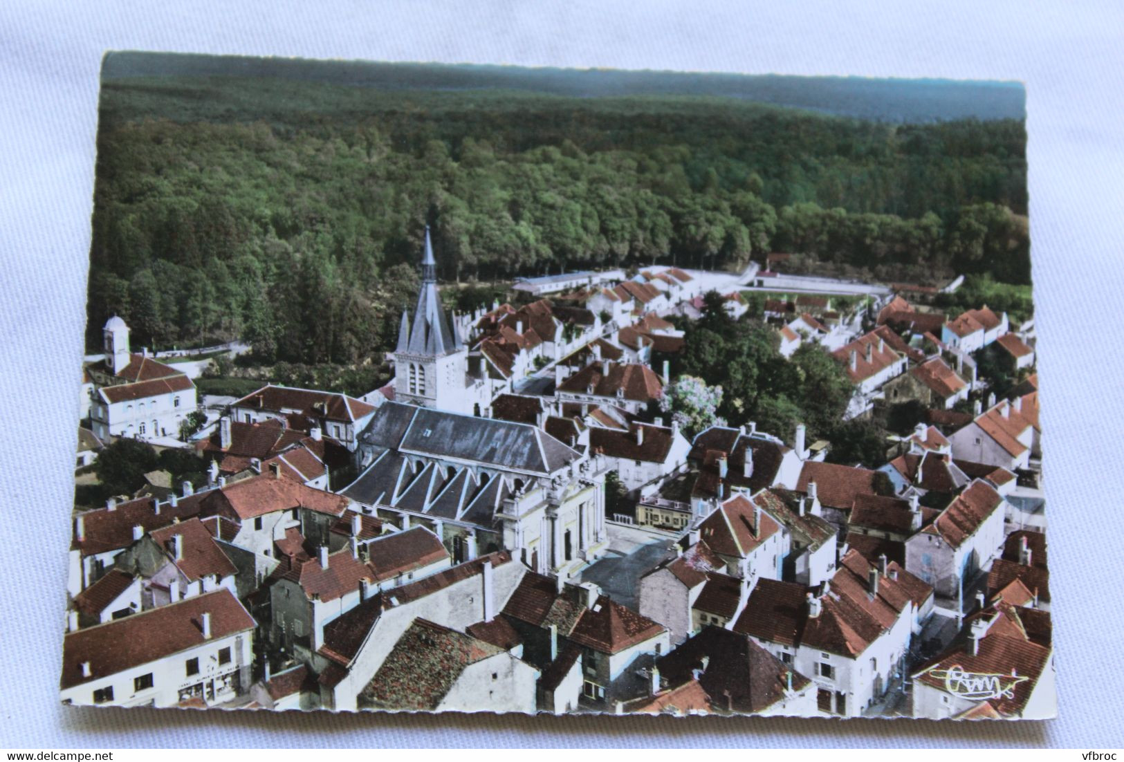 Cpm, Chateauvillain, vue générale, le centre, l'église, Haute Marne 52