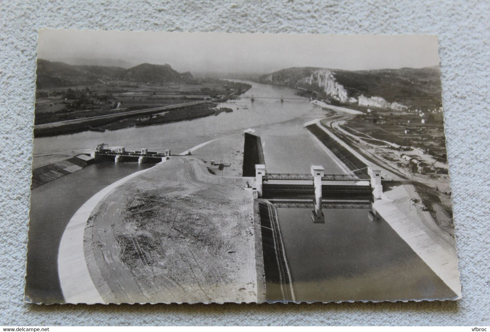 Cpm, chute de Donzere Mondragon, les barrages d'entrée et le défilé de Donzère, Drôme 26