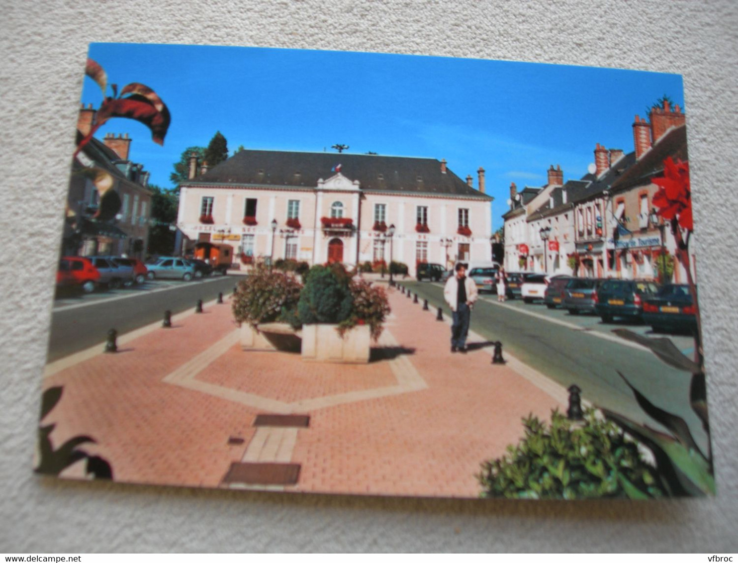 Cpm, Cloyes sur le Loir, mairie et place Gambetta, Eure et Loir