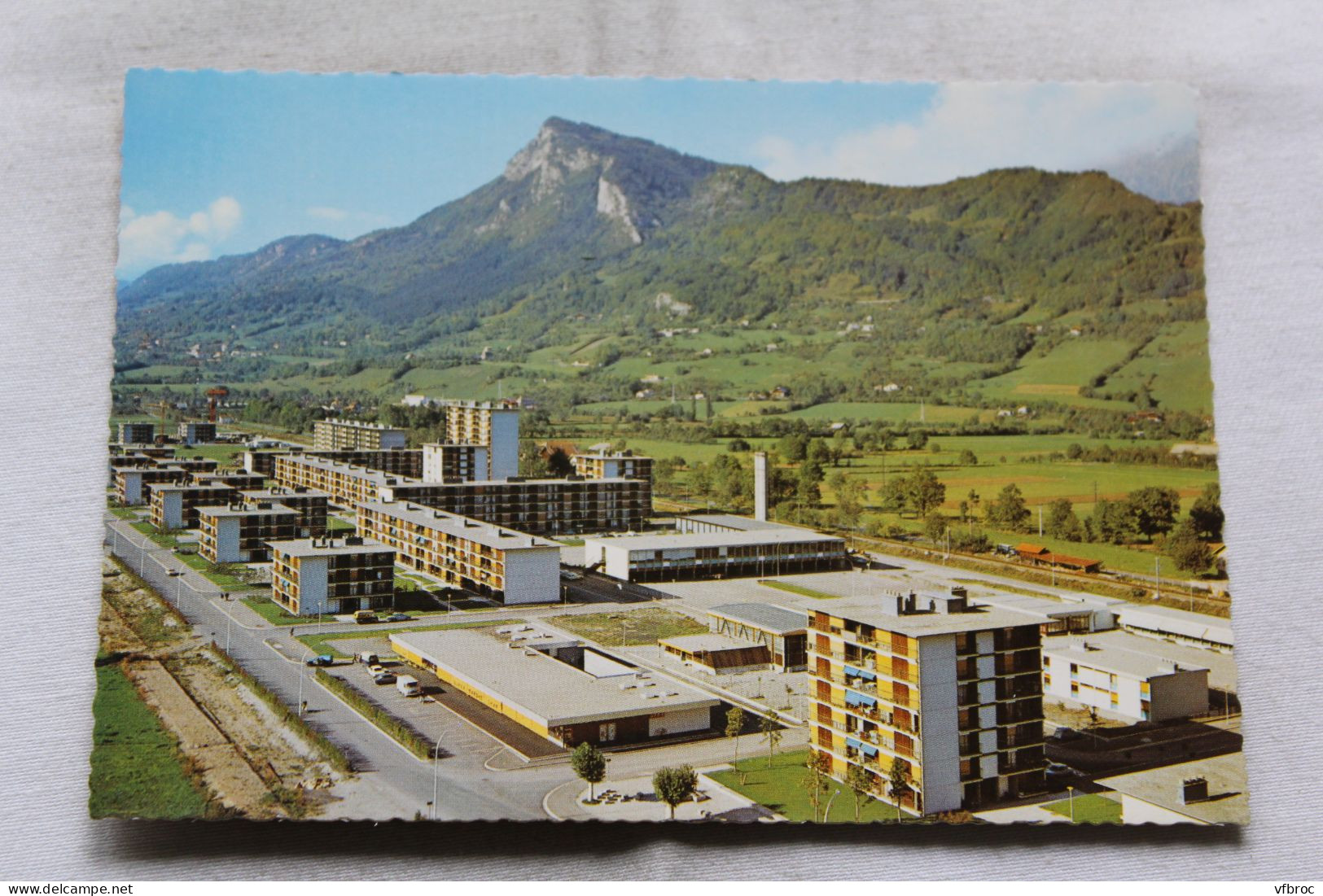 Cpm, Cluses les Ewues, vue aérienne sur le quartier, Haute Savoie 74