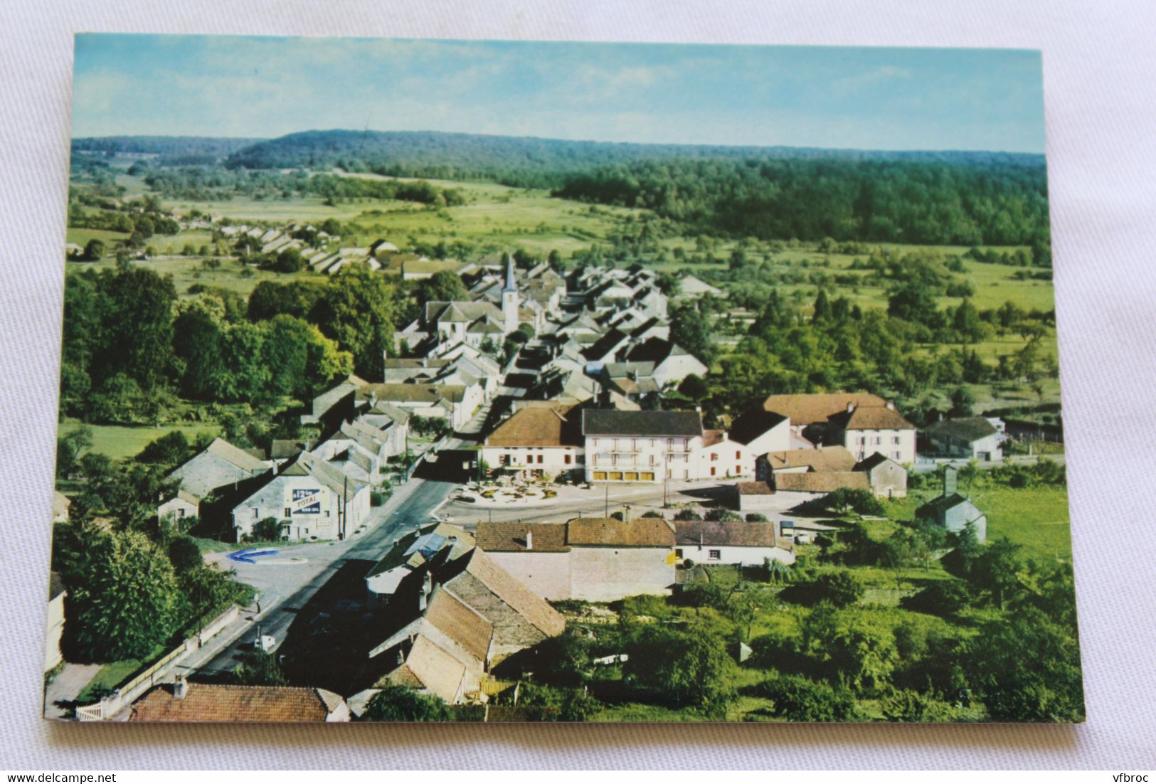 Cpm, Combeaufontaine, vue générale aérienne et hôtel du Balcon, Haute Saône 70