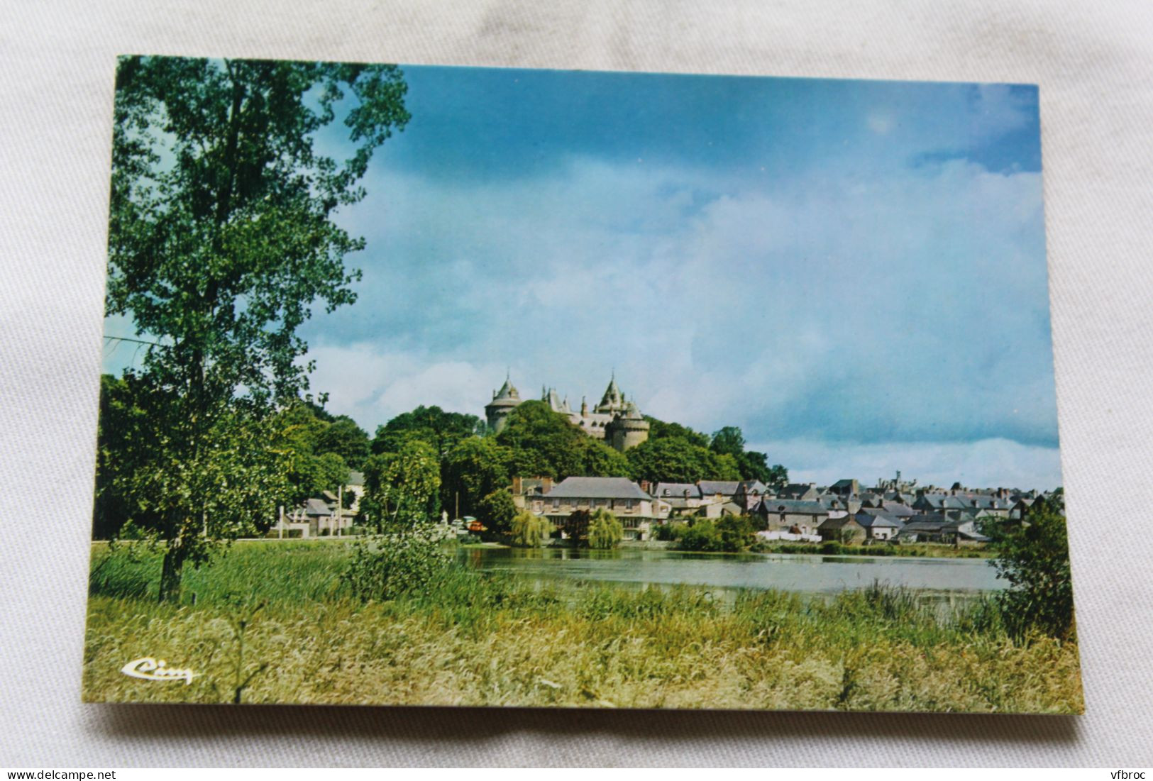 Cpm, Combourg, le château et le lac, Ille et Vilaine 35