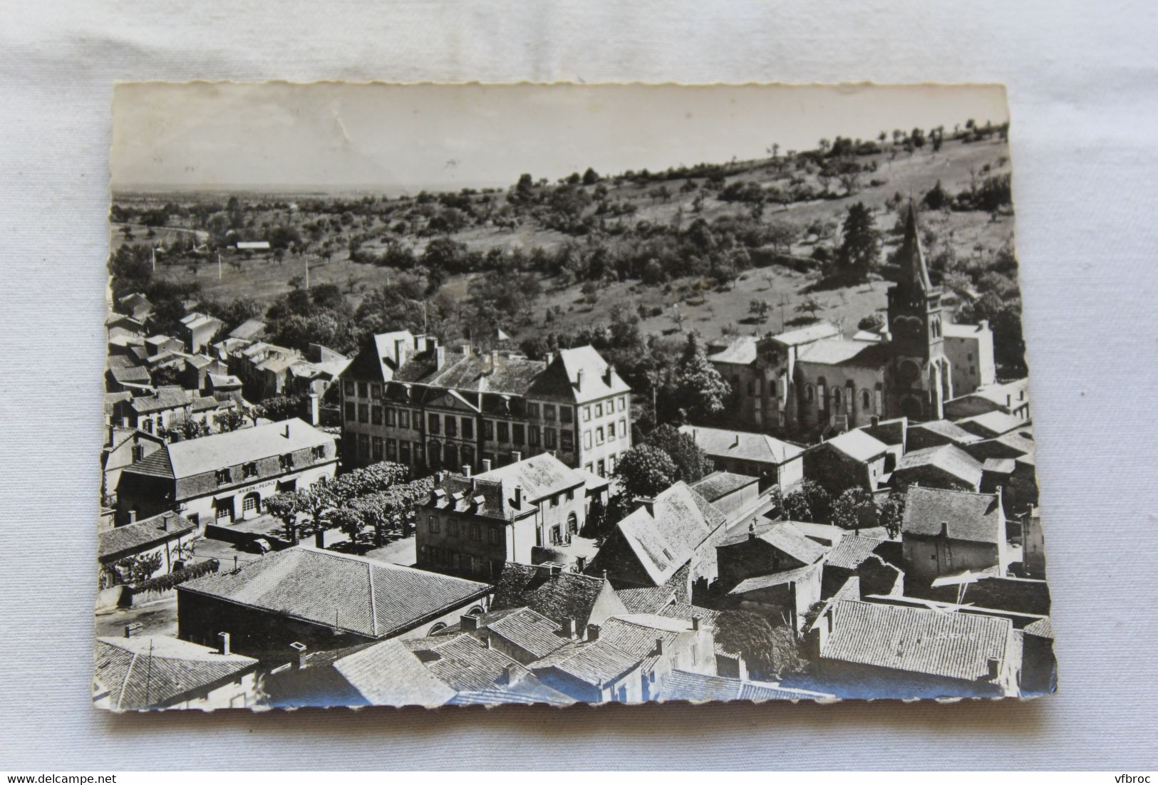 Cpm, Combronde, l'hôtel de ville et l'église (2), Puy de Dôme 63