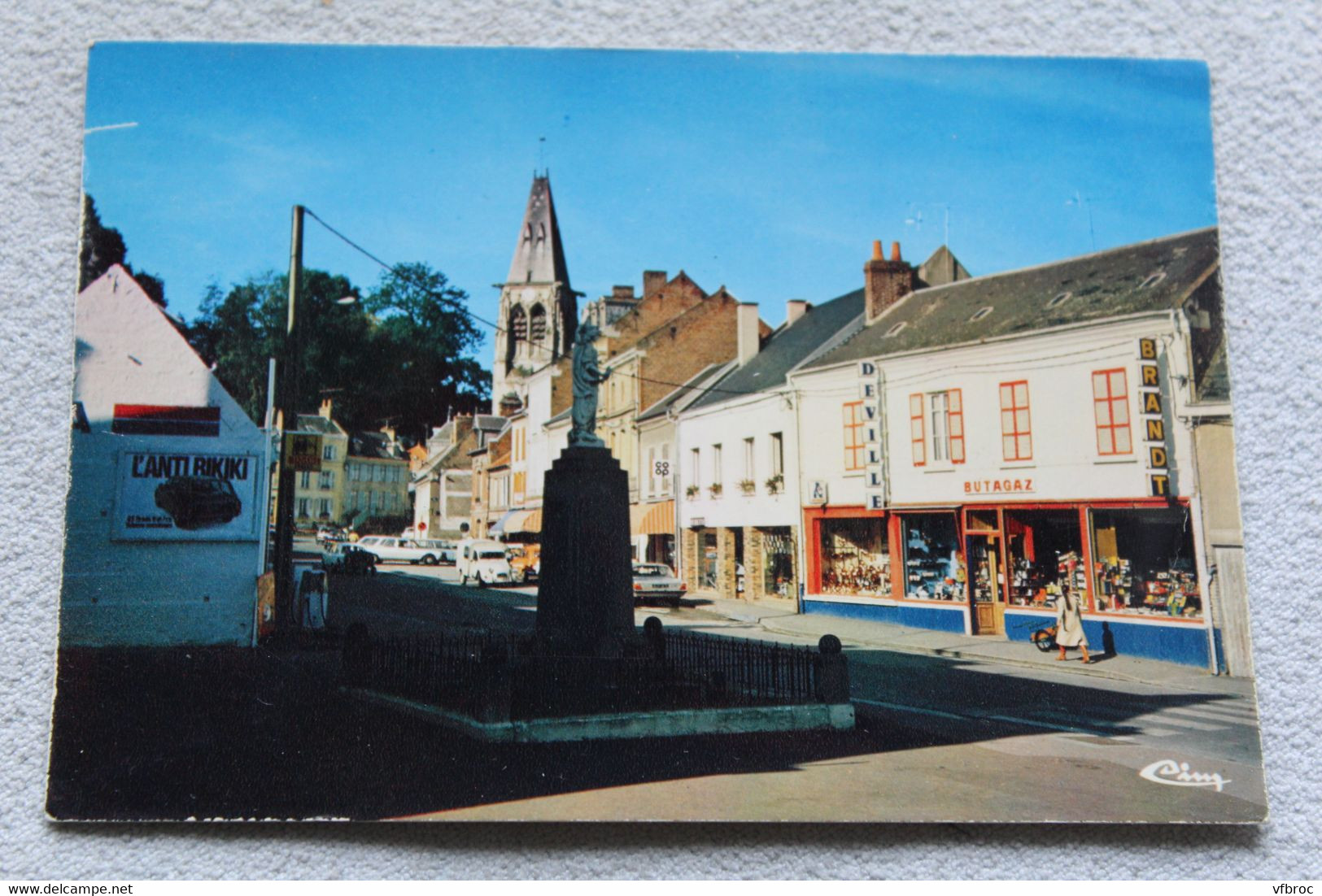 Cpm, Conty, place de la mairie et rue du général de Gaulle, Somme 80