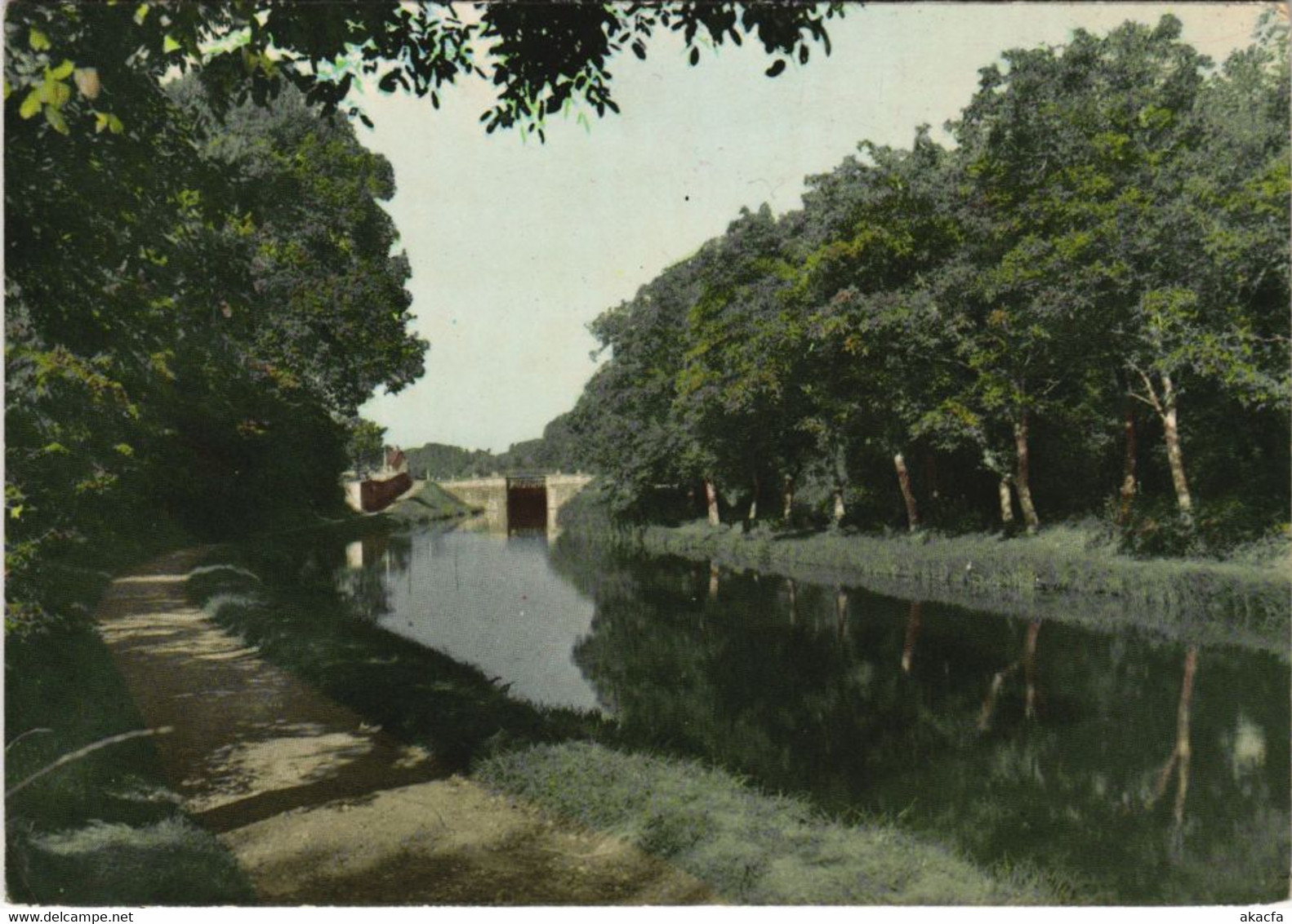 CPM COULANGES-sur-YONNE Bords du Canal (1196673)