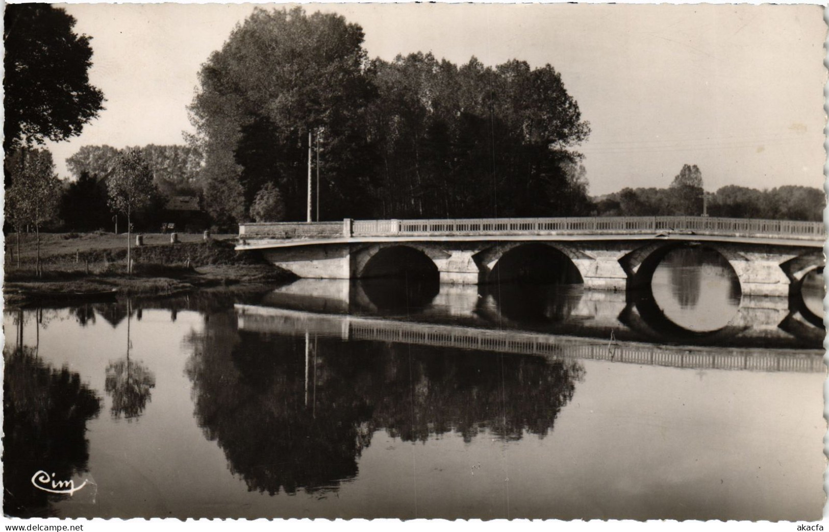 CPM Coulanges-sur-Yonne Pont de l'Yonne (1184259)