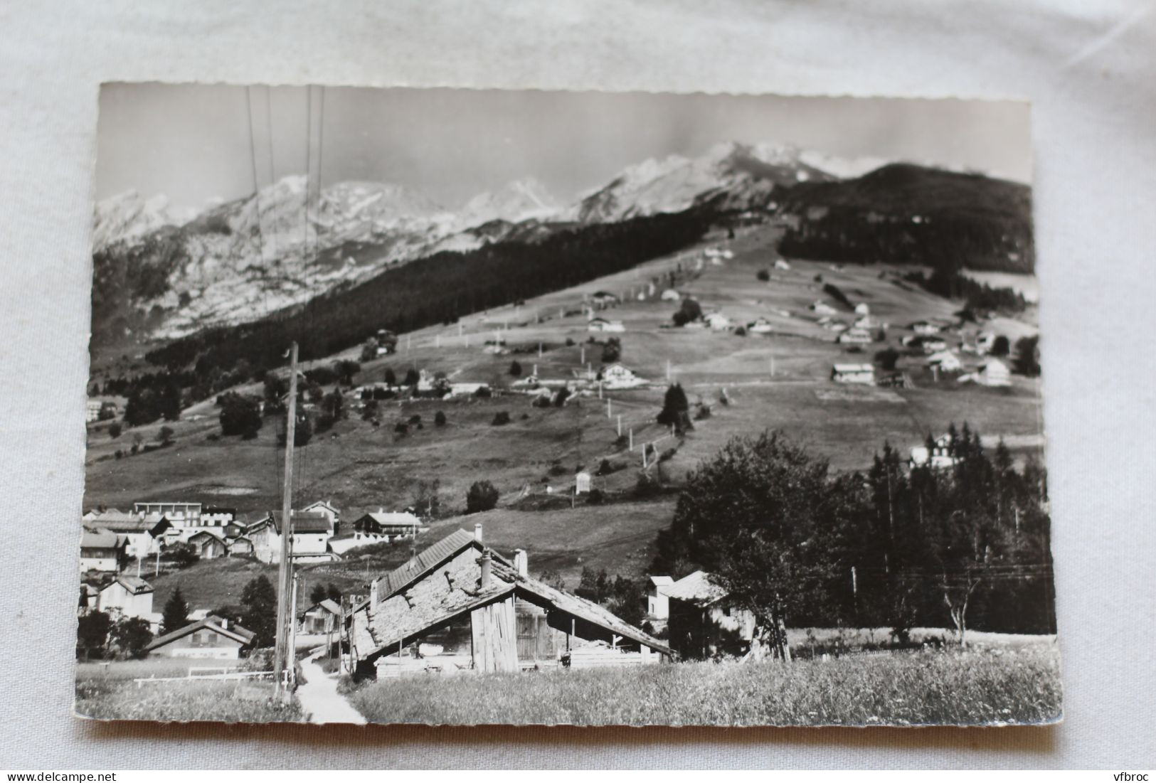 Cpm, la Clusaz, au fond l'aiguille Verte, Haute Savoie 74