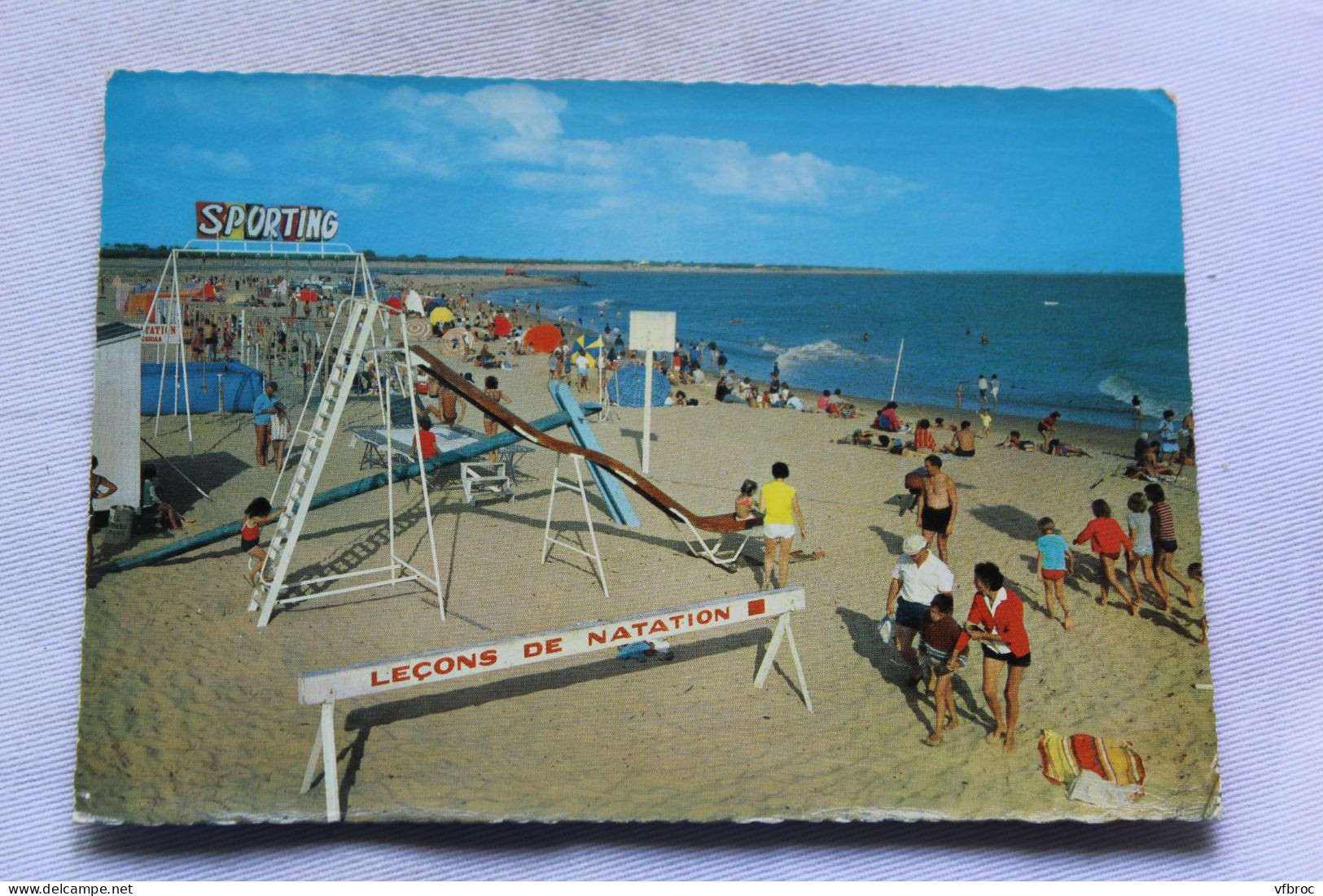 Cpm, la Tranche sur mer, la plage et les jeux, Vendée 85