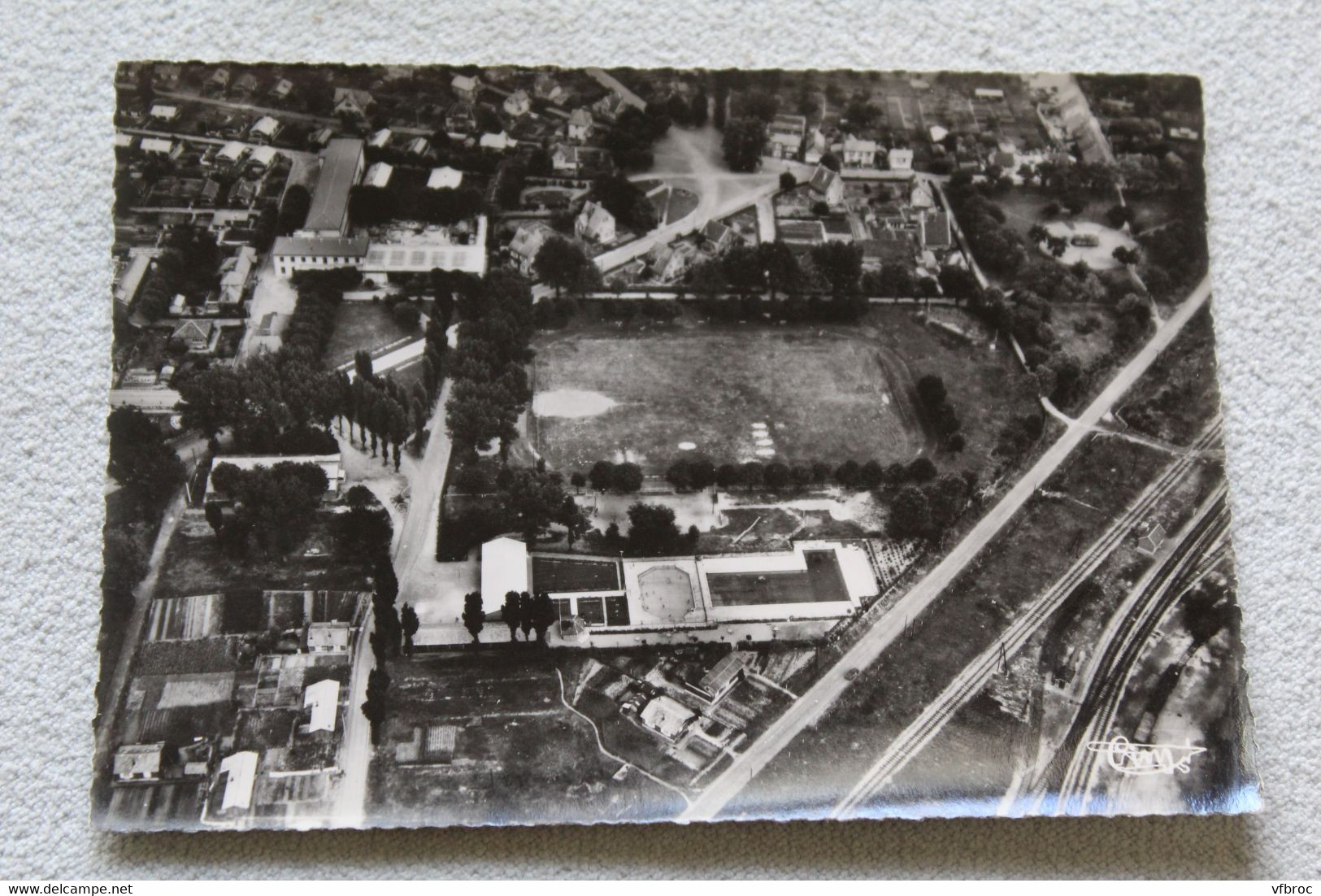 Cpm, Laon, la piscine de Vaux sous Laon, vue aérienne, Aisne 02