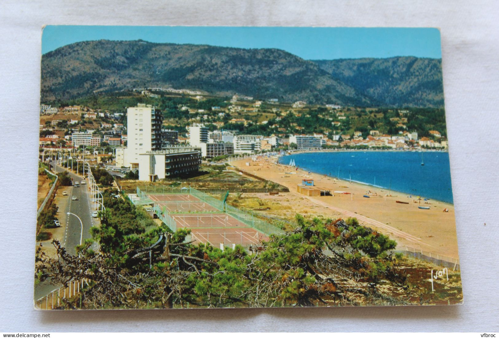 Cpm, le Lavandou, vue générale, Var 83