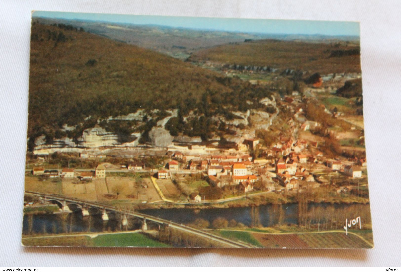 Cpm, les Eyzies, photo aérienne d'Alain Perceval, Dordogne 24