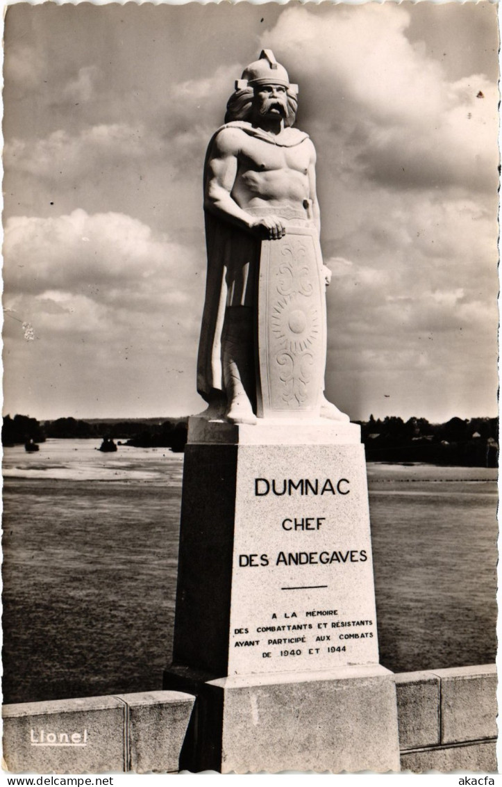 CPM Les Ponts-de-Cé Statue de Dumnac (1180859)