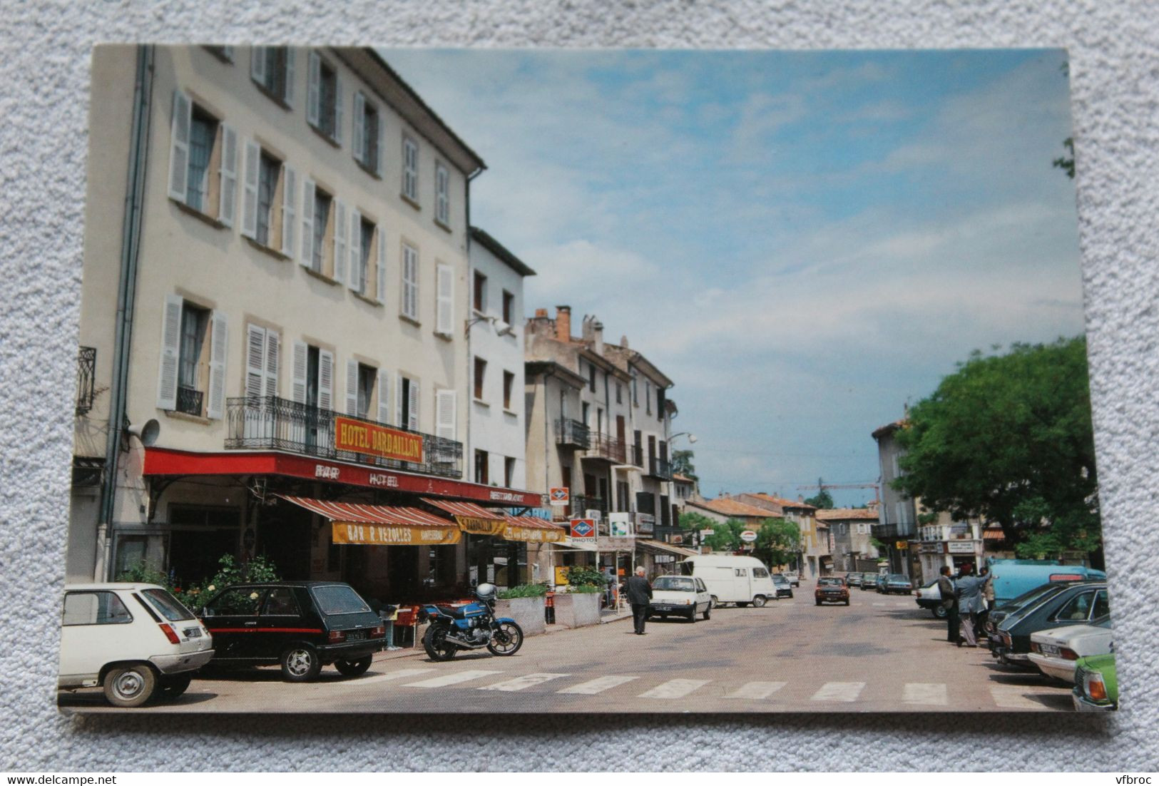 Cpm, les Vans, place Ollier, Ardèche 07