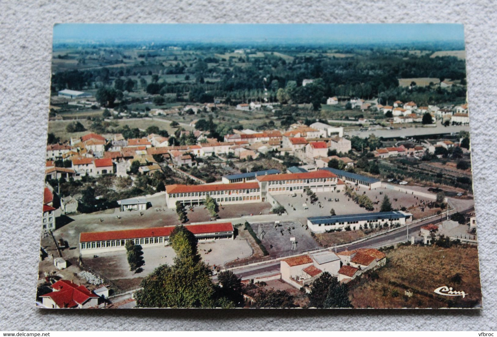 Cpm, Lezoux, vue aérienne, le groupe scolaire, Puy de Dôme 63