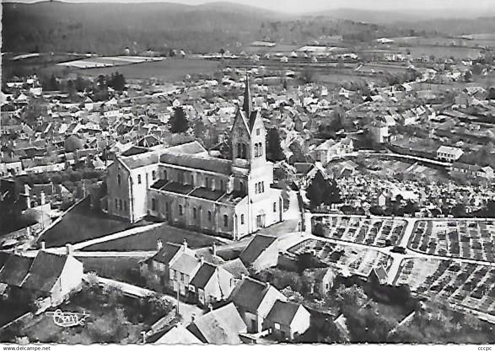 CPM Lormes vue aérienne de l'Eglise