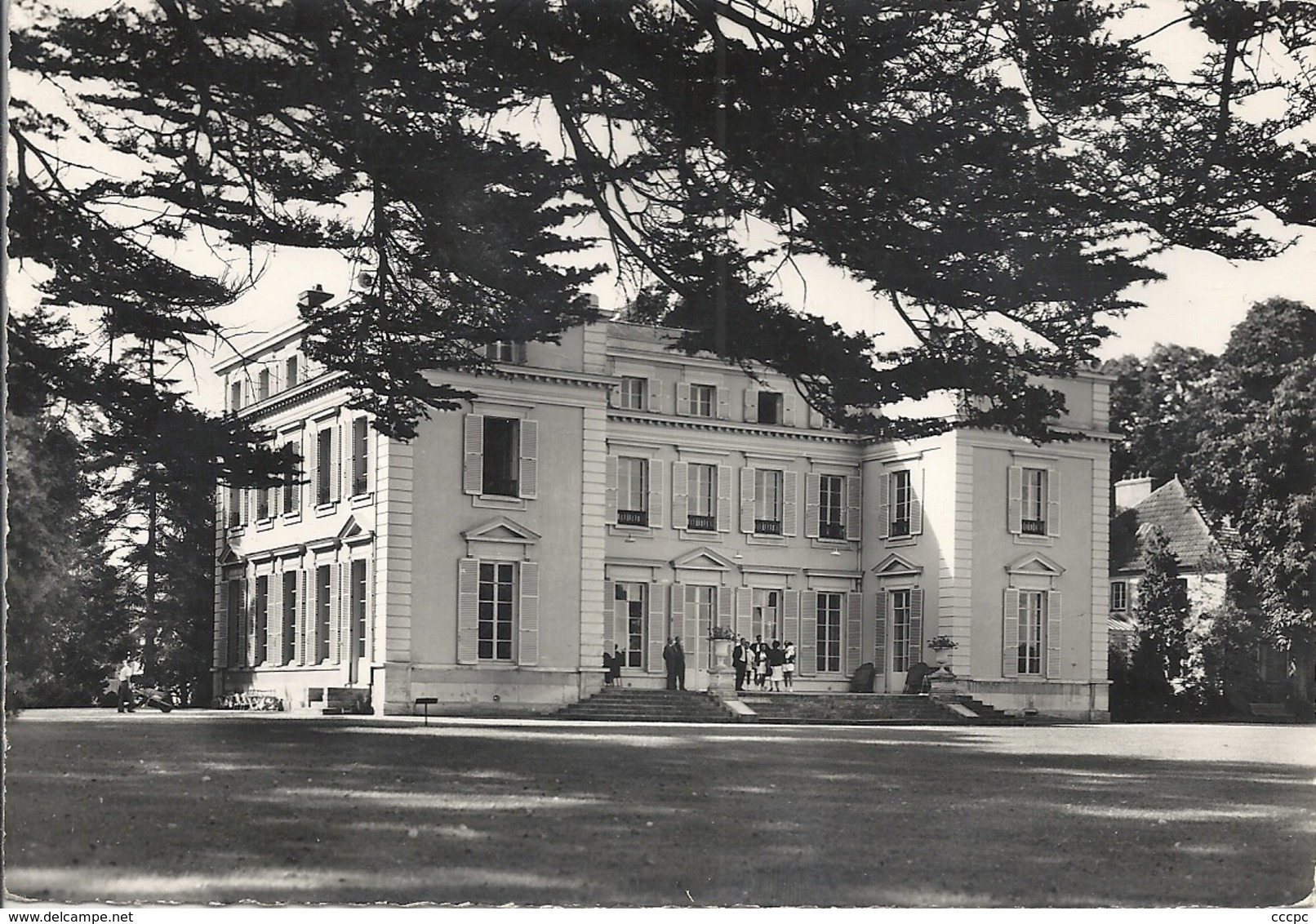 CPM Louveciennes Domaine de Voisins Une vue du Château