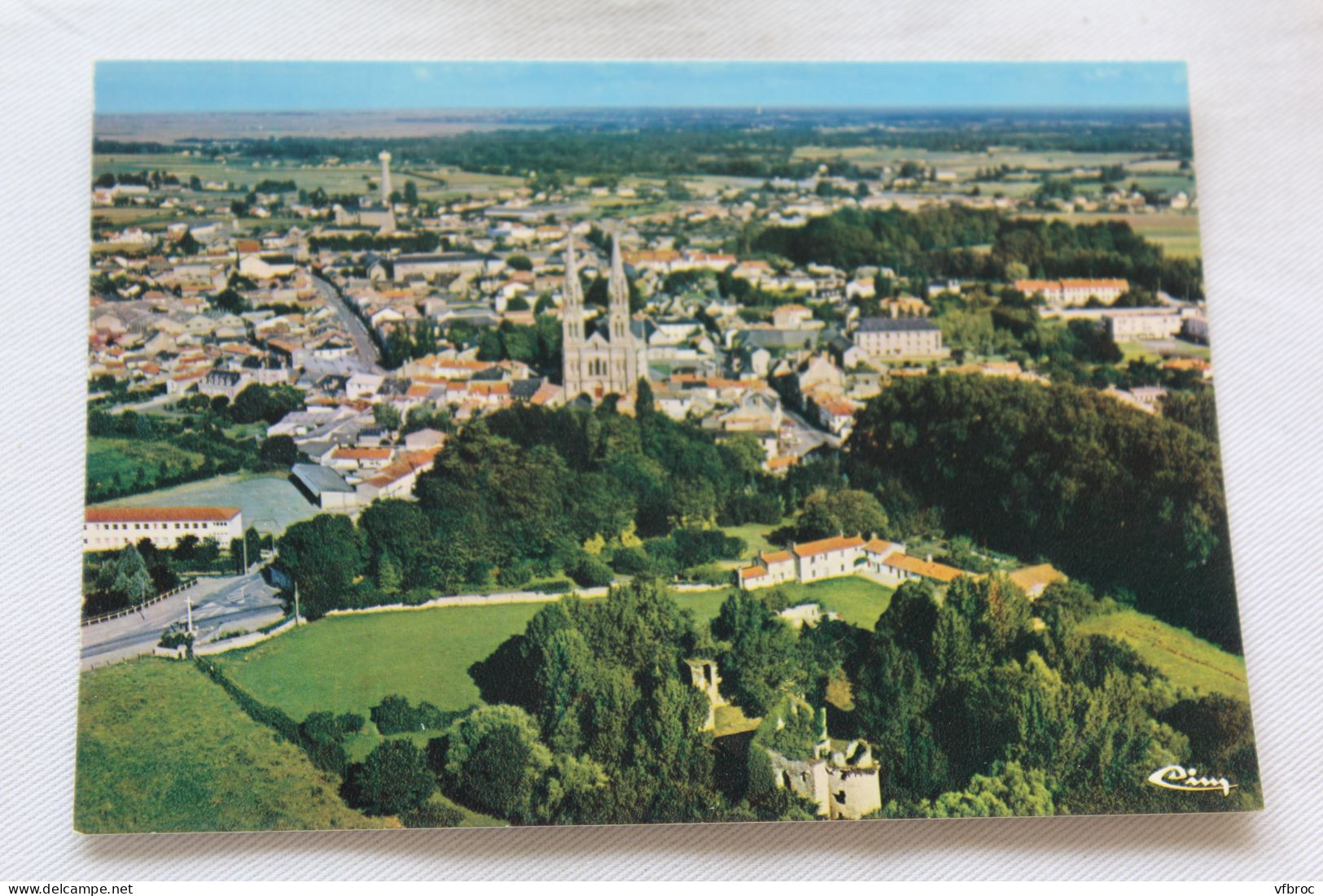 Cpm, Machecoul, vue générale aérienne, au premier plan le château de Gilles de Rais, Loire atlantique 44