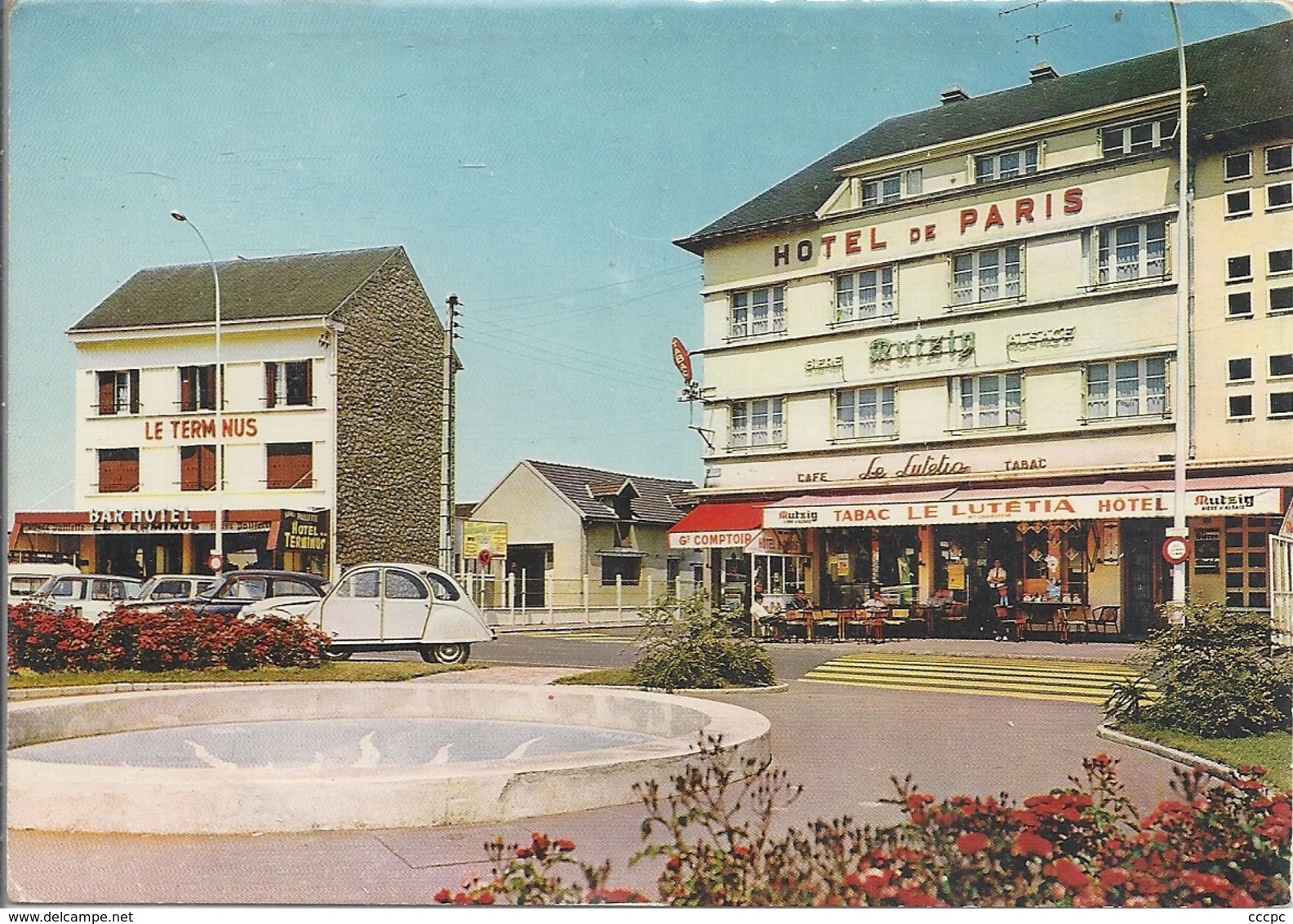 CPM Mantes-la-Jolie La Place de la Gare