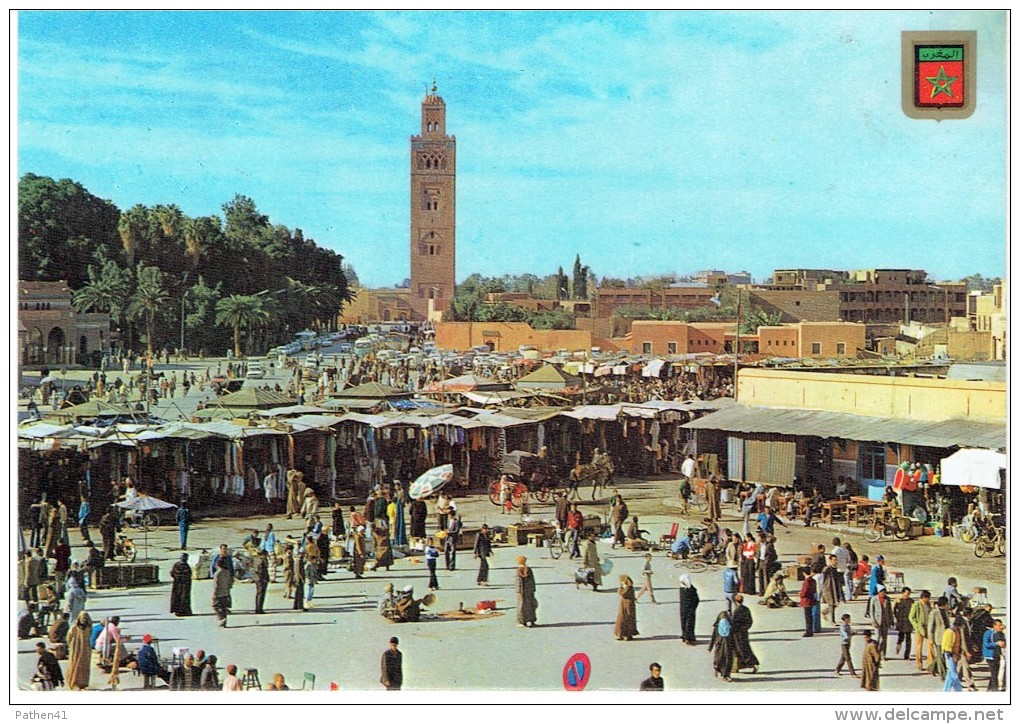 CPM MAROC MARRAKECH-SAFI MARRAKECH - Place Djemaa El Fna et la Koutoubia - 1982