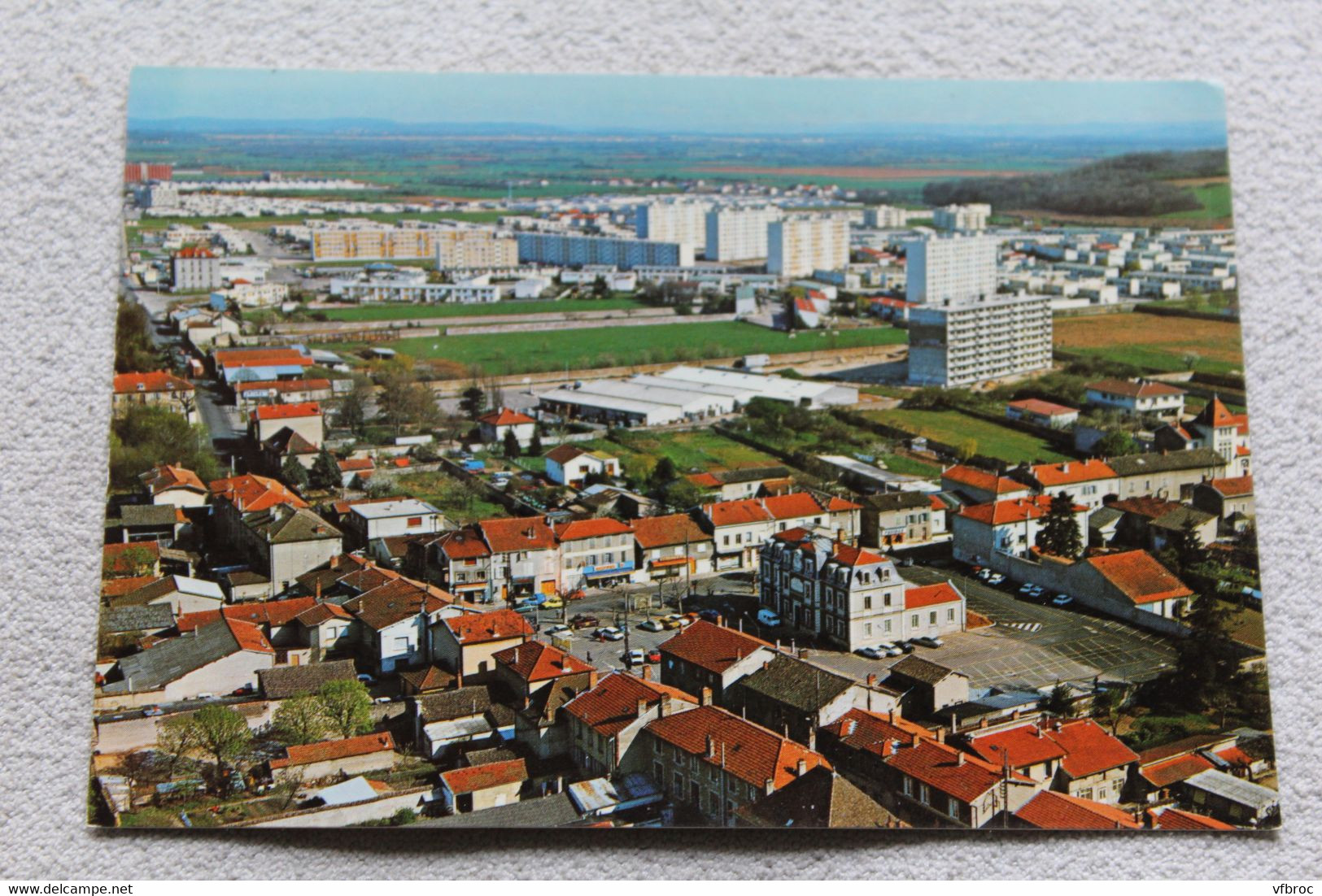 Cpm, Meyzieu, le bourg, les Plantées, Rhône 69