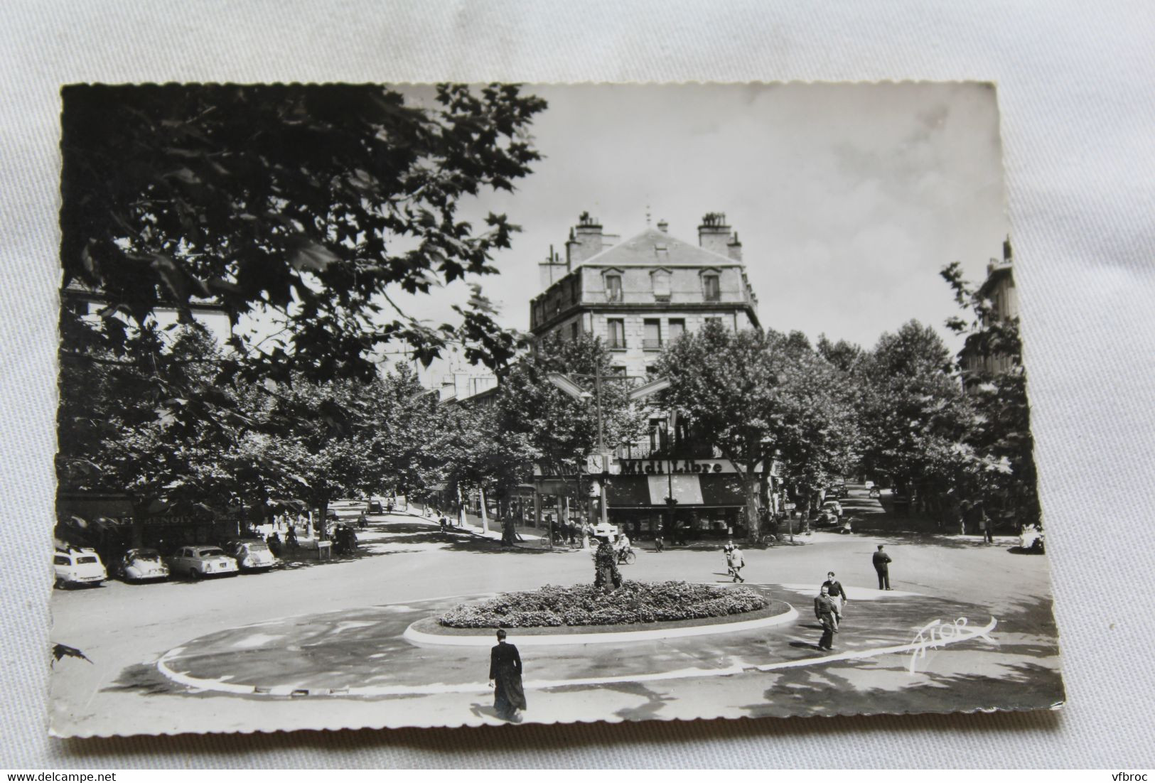 Cpm, Millau, place du Mandarous, Aveyron 12