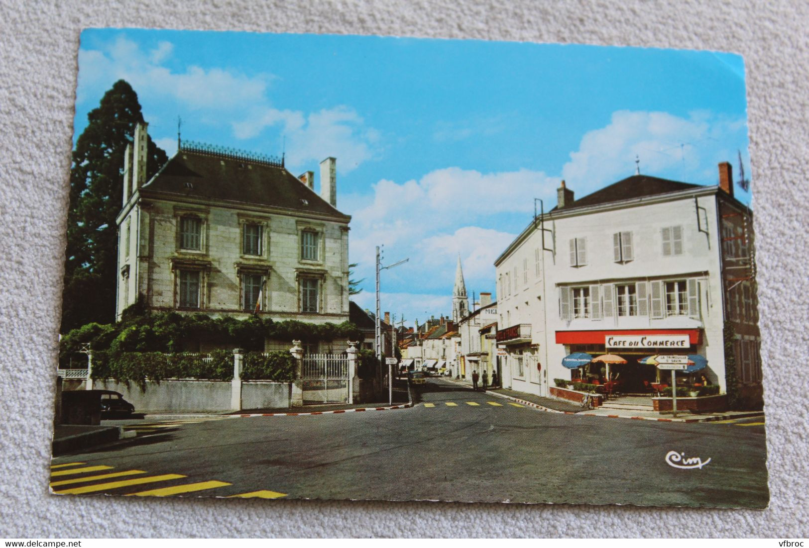 Cpm, Montmorillon, la place de la République, Vienne 86