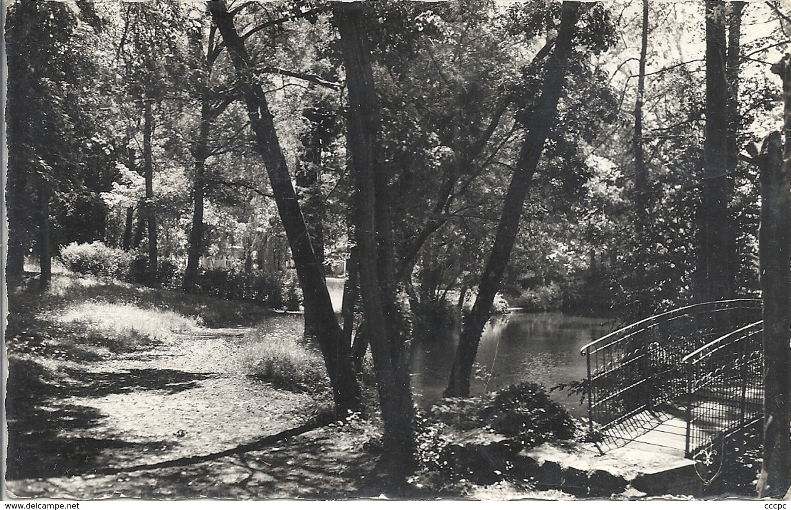 CPM Pougues-les-Eaux Un Coin du Parc