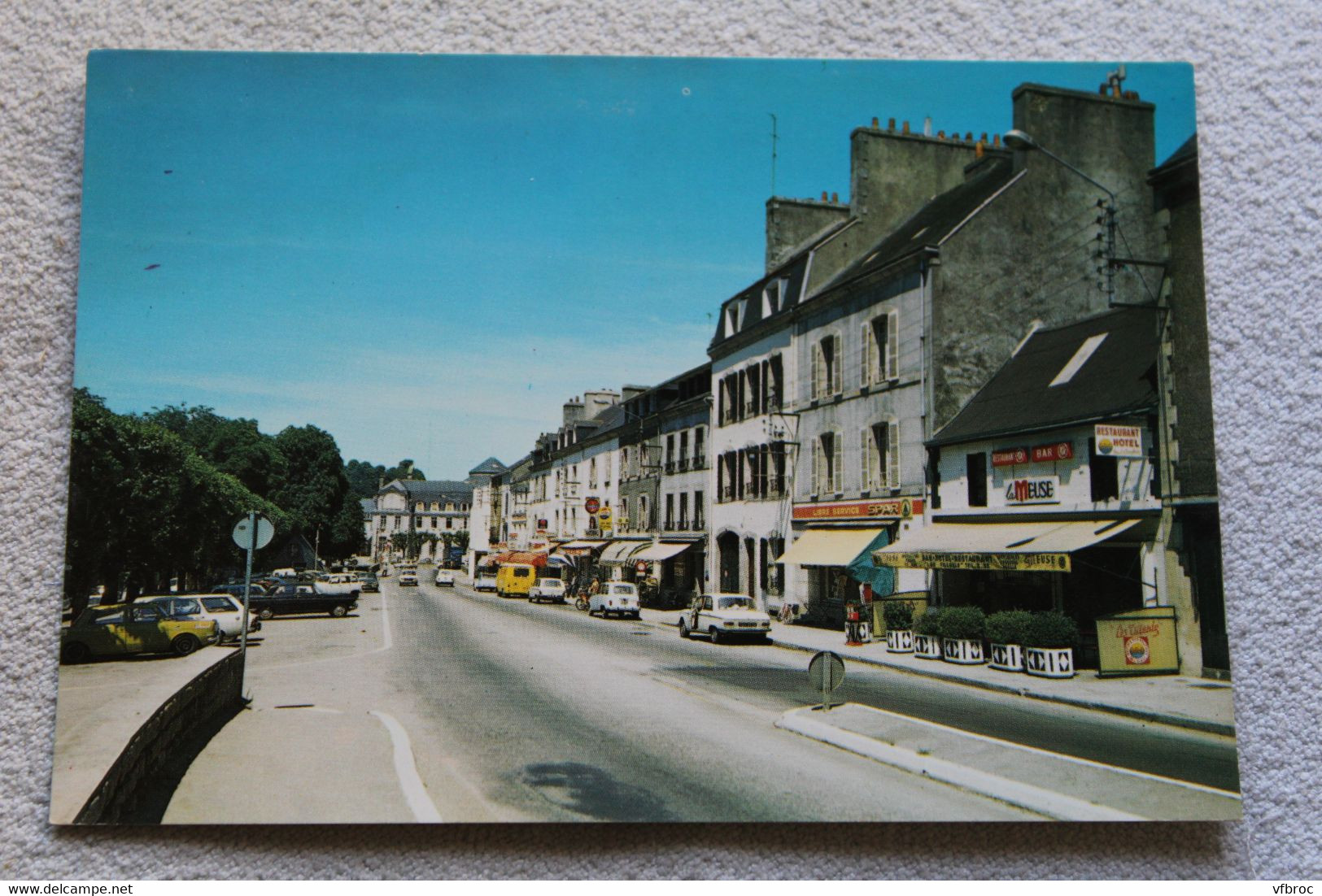 Cpm, Quimperle, la rue du Bourgneuf, Finistère 29