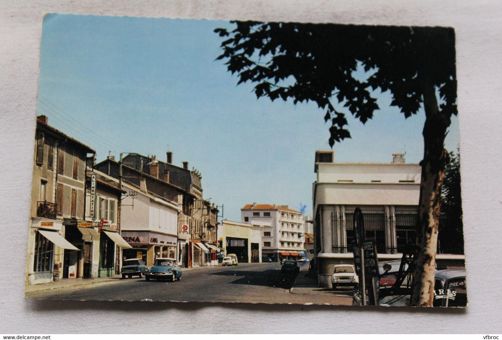 Cpm, Saint Gaudens, le boulevard Charles De Gaulle, à droite la poste, Haute Garonne 31